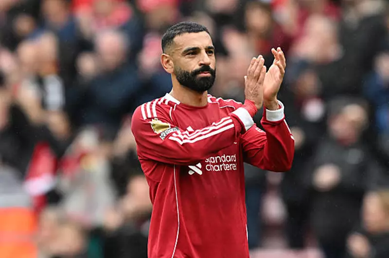 بين الدعم والانتقاد.. محمد صلاح يشعل الجدل في إنجلترا
