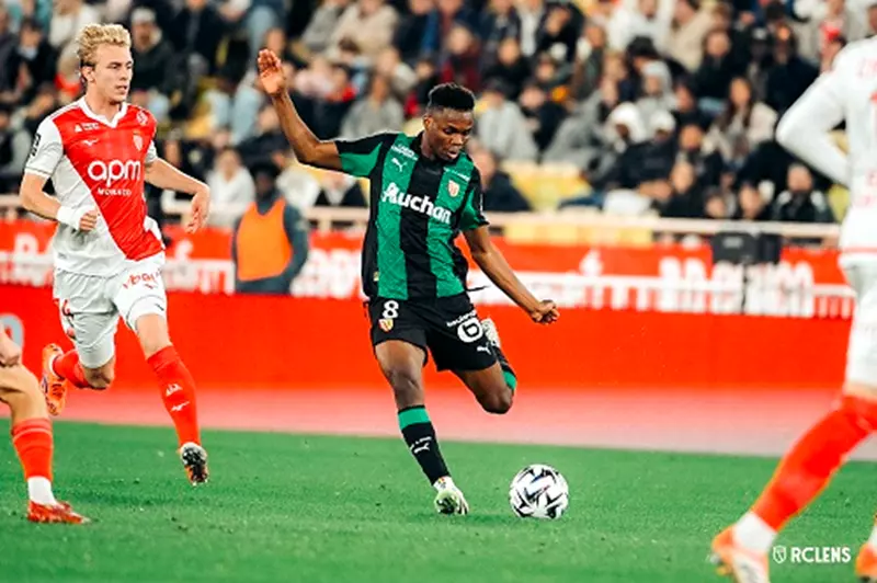 لانس يقسو على موناكو بأربعة أهداف في الدوري الفرنسي